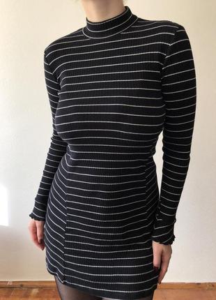 Мила сукня в смужку