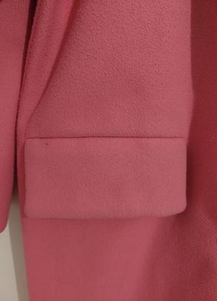 Женское пальто розового цвета, присутствуют незначительные потертости5 фото