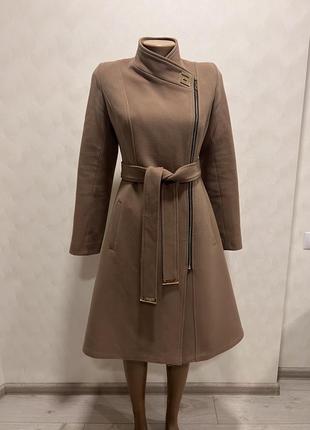 Жіноче пальто в ідеальному стані