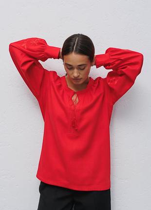 Женская красная вышиванка с красными цветами гладью на рукавах3 фото