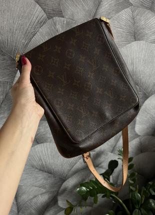 Кожаная сумочка мессенджер louis vuitton