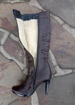 Женские сапоги на каблуке. коричневые4 фото