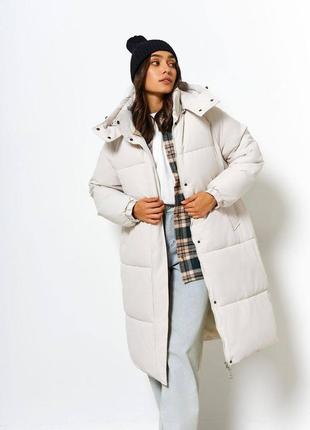 Удлиненная теплая куртка с капюшоном оверсайз пуховик зима стёганое пальто ветровка дождевик бежевый черный хаки зимний пуффер4 фото