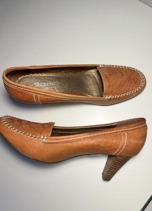 Жіночі шкіряні туфлі, зручний каблук, 38 розмір