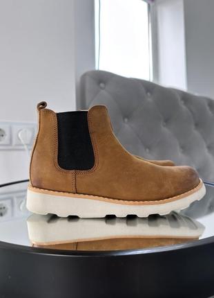 Шикарні класичні челсі clarks