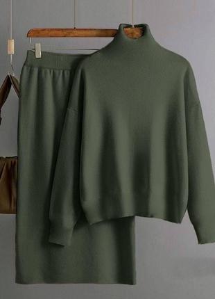 Женский современный базовый стильный трендовый молочный костюм с трикотажу свитер + юбка 20236 фото