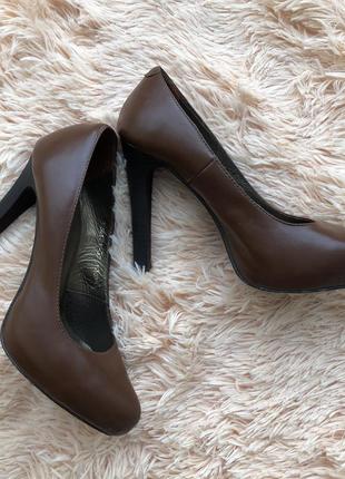 Туфлі на високому каблуці, класика, коричневі, 37 р2 фото