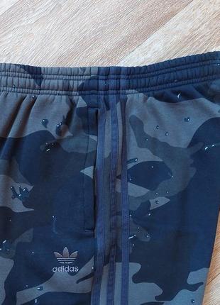 Мужские спортивные штаны adidas graphics camo5 фото