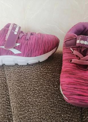 Легкі кросівки 27 р