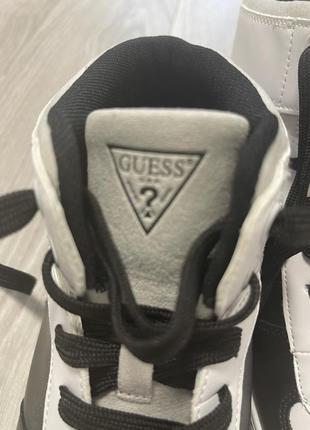 Снікери guess