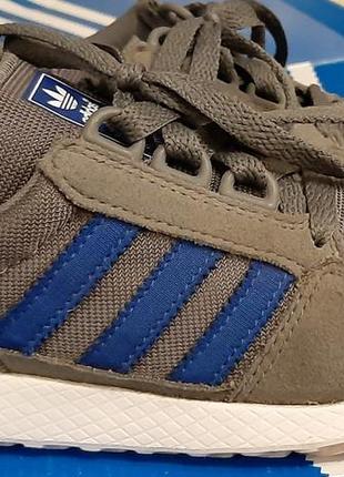 Кроссовки adidas original. состояние новых. размер 29.