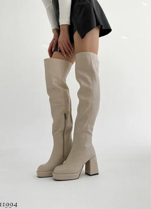 Женские кожаные ботинки бежевого цвета6 фото