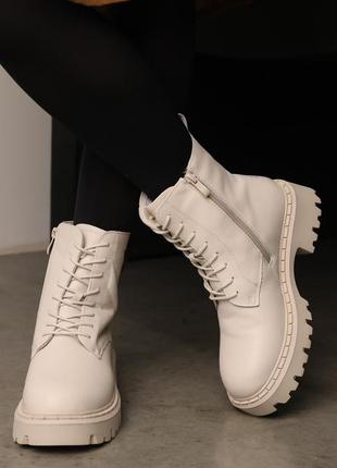 Топовые бежевые женские зимние высокие ботинки на массивной подошве кожаные,натуральная ко...