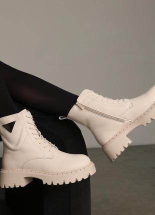 Топовые бежевые женские зимние высокие ботинки на массивной подошве кожаные,натуральная кожа и мех5 фото