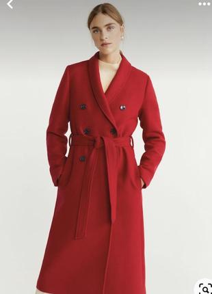 Красивое шерстяное пальто от mango в красном цвете1 фото