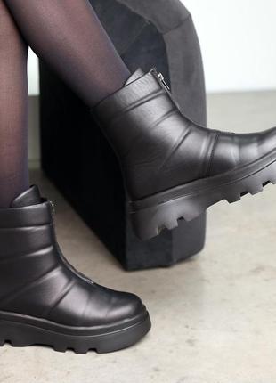 Стильные качественные черные женские зимние ботинки на высокой подошве, на молнии, кожаный, кожаный мех зима