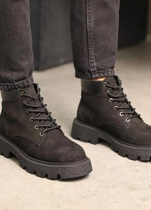 Топові чорні зимові жіночі черевики на масивній підошві,шкіряні,шкіра нубук,натуральне хутро на зиму