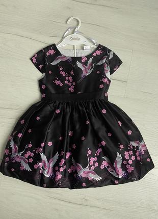 Шикарное праздничное платье с пышной юбкой