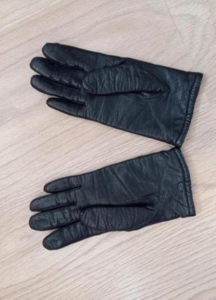 Чорні шкіряні перчатки