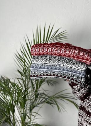 Женский и мужской свитер новогодний с оленями с шерсти шерстяной на подарок2 фото