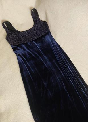 Женское длинное платье бархатное синего цвета с пайетками на груди