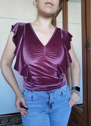 Блуза stradivarius оксамитова футболка світло-фіолетового кольору