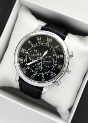 Сріблястий чоловічий наручний годинник з чорним циферблатом, на чорному ремінці