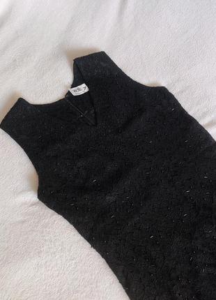 Ажурное черное длинное платье вышитое бисером с вырезом сзади без рукавов