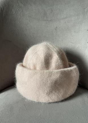 Шапка с заворотом из ангоры