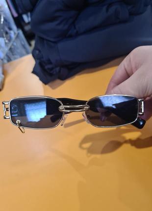 Крутые солнцезащитные очки с серьгой-пирсингом5 фото