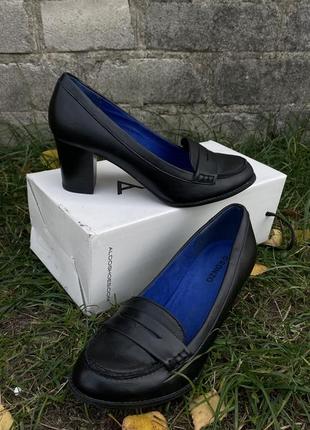Новые классические кожаные женские туфли