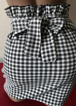 Приталенная юбка с принтом в клетку черно- белая