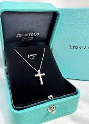 Золотой крестик на цепочке в стиле tiffany с бриллиантами