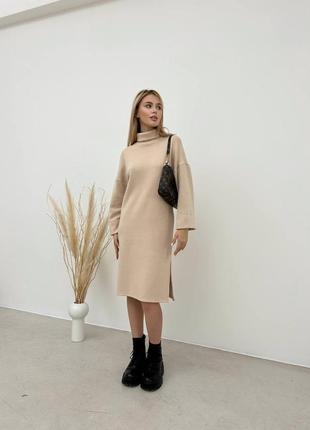 Модель  вільного крою, дуже стильна , тепла та комфортна сукня