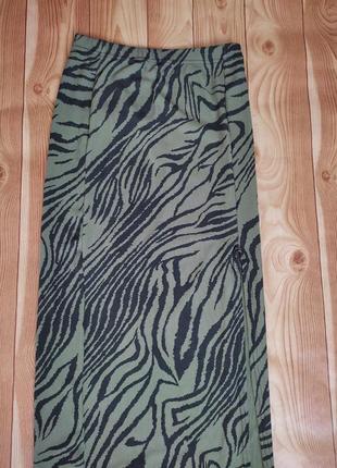 Довга спідниця з розрізом