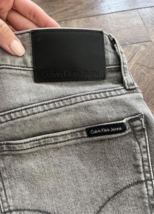 Сірі джинси calvin klein на змійці7 фото