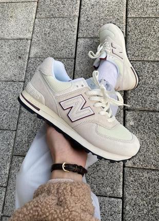 Замшевые кроссовки new balance 574 beige/dark red.1 фото