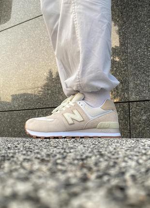 Замшеві кросівки new balance 574 beige/сream pink.8 фото