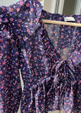 Блуза на завязках в цветы2 фото