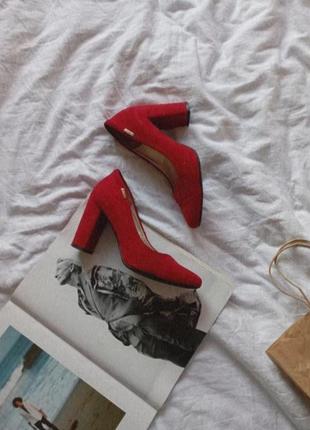 Натуральна замша та шкіра| туфлі на стійкому каблуці, на товстих, широких підборах| класичні, стильні, зручні черевики, червоні | обмін