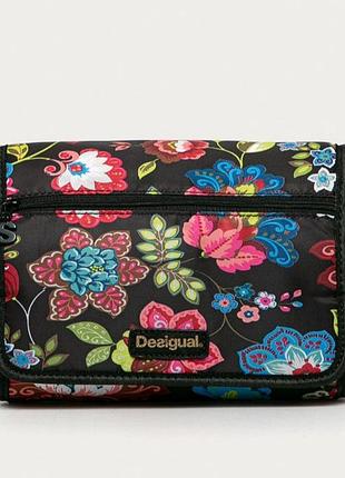 Косметичка desigual.