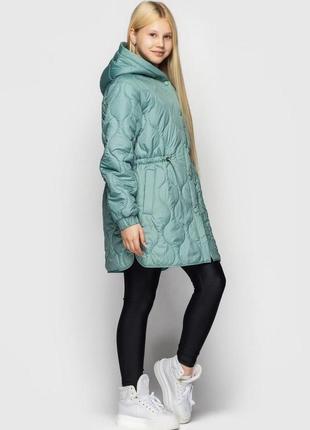 Модна дитяча подовжена демі куртка зі стьобаної плащівки для дівчинки