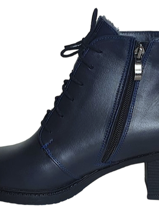 Ботинки женские кожаные синего цвета на каблуке3 фото