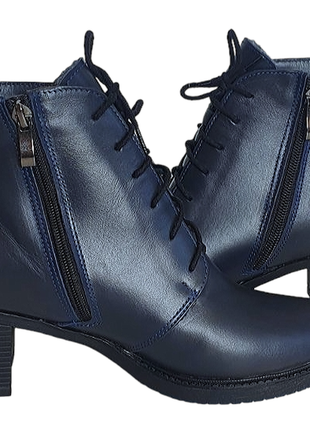 Ботинки женские кожаные синего цвета на каблуке4 фото