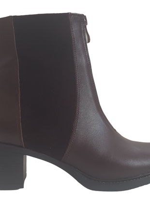 Ботинки женские  кожаные коричневого цвета на невысоком каблуке