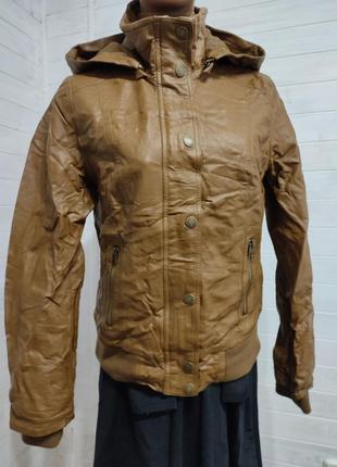 Красивая курточка из экокожи с капюшоном l-2xl8 фото