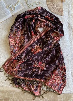 Красивый широкий мягкий шарф-палантин с квитами