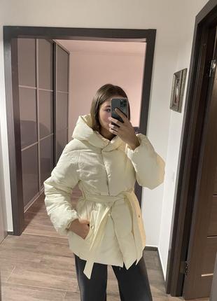 Куртка зимова bershka молочна