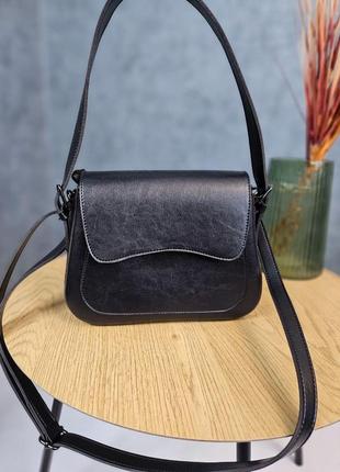 Женская современная сумочка, черного цвета, стильная, имеет 3 ремешка, много отделений4 фото