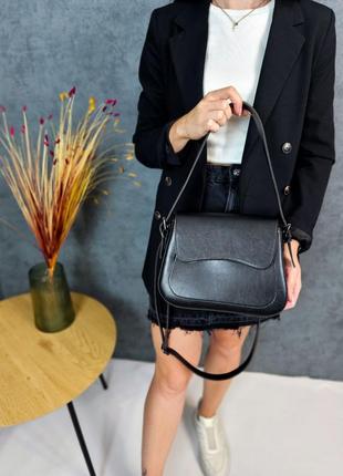 Женская современная сумочка, черного цвета, стильная, имеет 3 ремешка, много отделений2 фото